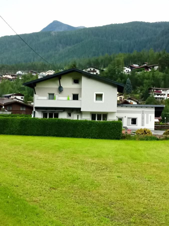 Appartement Haus Fini à Längenfeld Extérieur photo